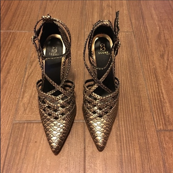 1 hr💙Shoe Dazzle Scene straps pointed toe sz 6.5 - Picture 2 of 2